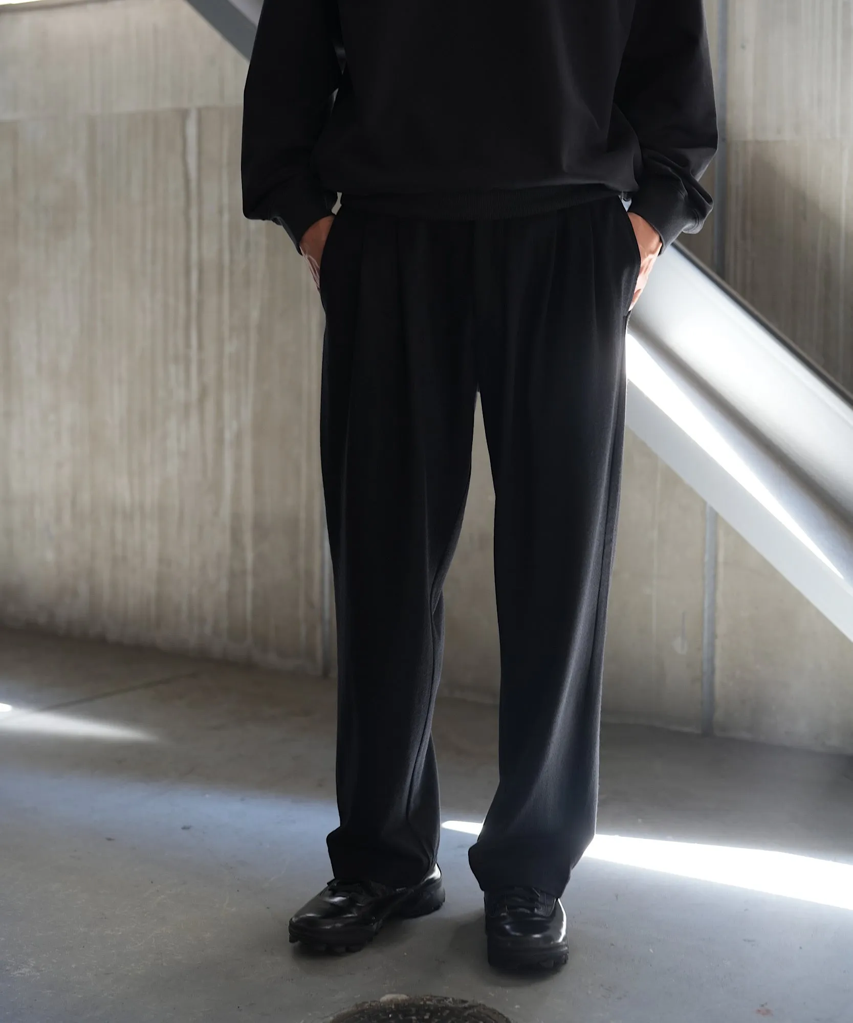 36G Wool Easy Trousers "BLACK"