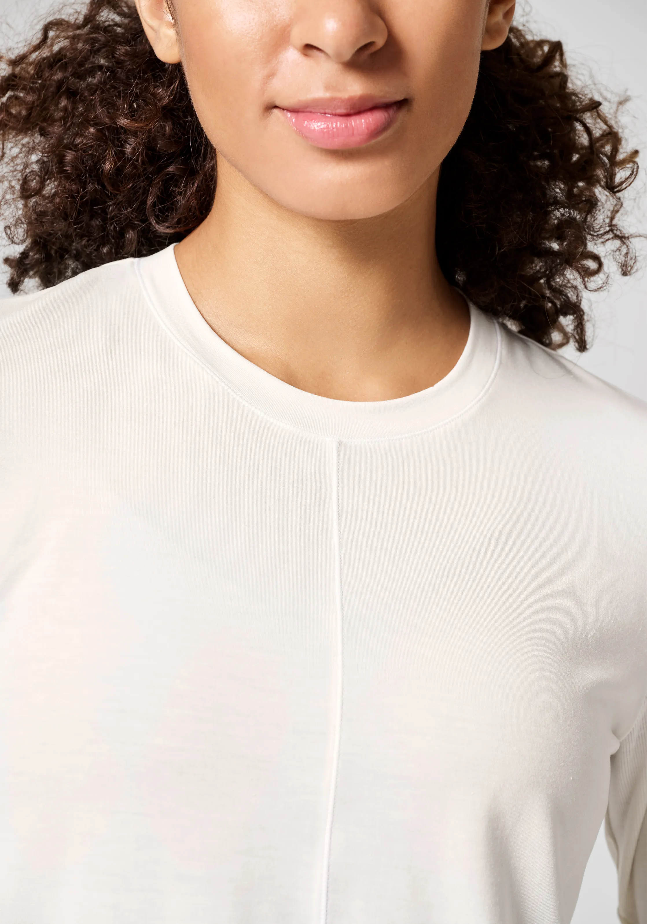Casall Women&#x27;s Delight Crew Neck Long Sleeve Off White | Buy Casall Women&#x27;s Delight Crew Neck Long Sleeve Off White here | Outnorth