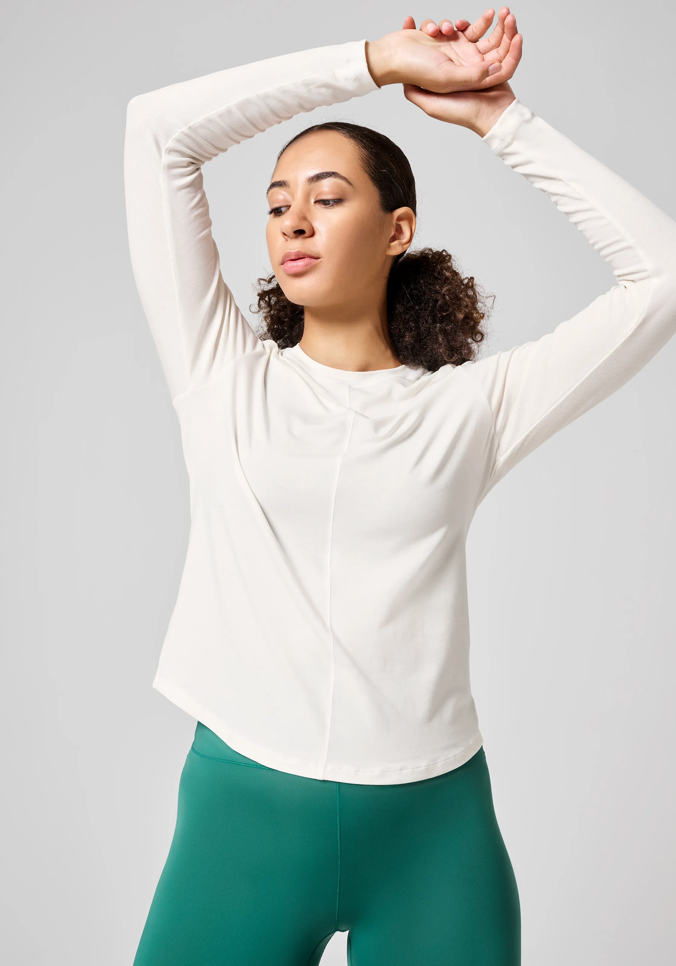 Casall Women&#x27;s Delight Crew Neck Long Sleeve Off White | Buy Casall Women&#x27;s Delight Crew Neck Long Sleeve Off White here | Outnorth