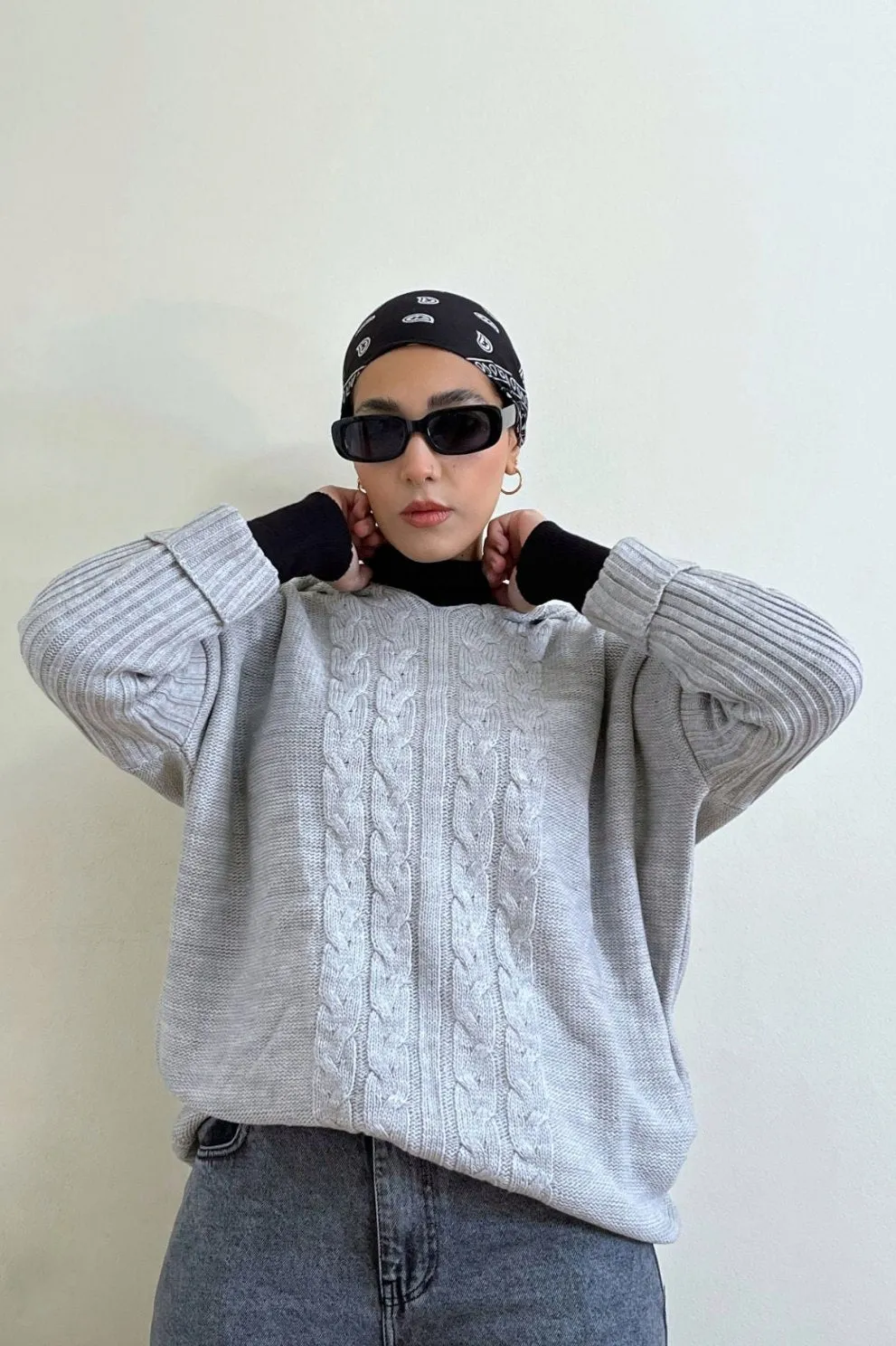 HOODED CABLE KNIT SWEATER - GREY