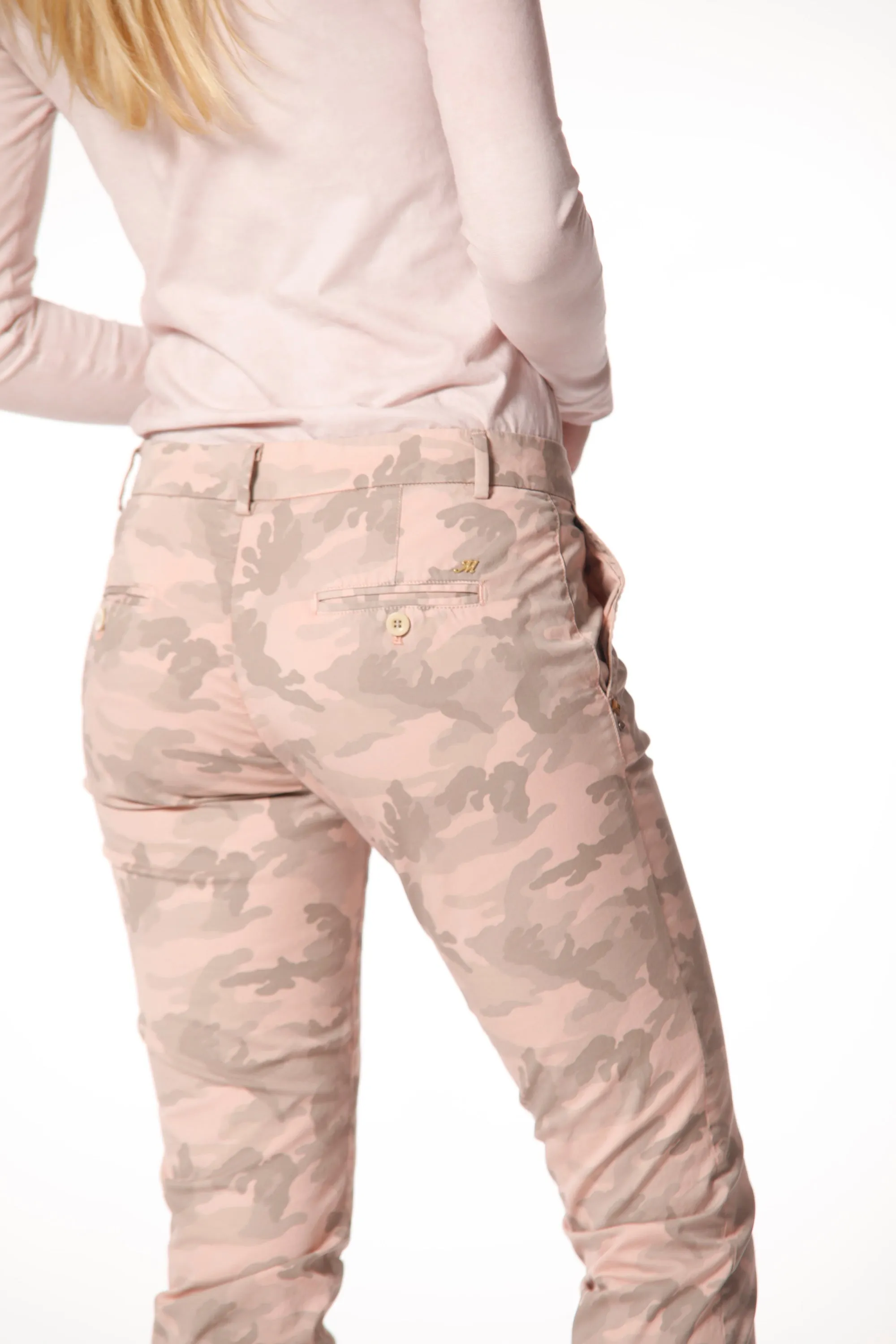 Jaqueline Capri pantalone chino donna in cotone camou curvy ①